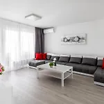 Rendez - Big 70m2 Apartment, Fresh New, Parking Included, Air-conditioned, Balcony Lejlighed *