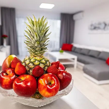 Rendez - 2 Bedroom Apartment, Big 85m2, Fresh New, With Parking Included, Air-conditioned, 2xbalcony Apartment Raca