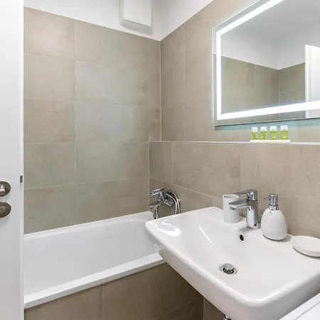 Apartmán Rendez - Big 70m2 Apartment, Fresh New, Parking Included, Air-conditioned, Balcony
