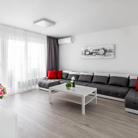 Rendez - Big 70m2 Apartment, Fresh New, Parking Included, Air-conditioned, Balcony Apartmán *