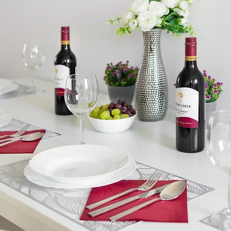 Rendez - 2 Bedroom Apartment, Big 85m2, Fresh New, With Parking Included, Air-conditioned, 2xbalcony Apartament Raca