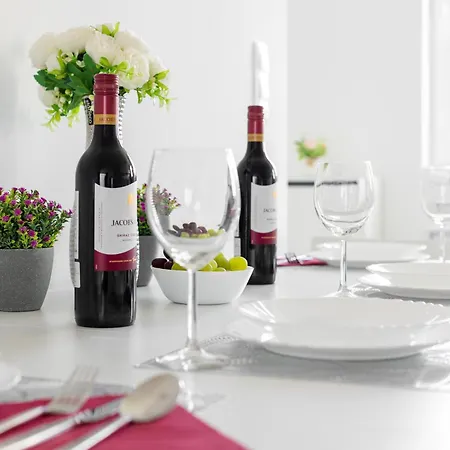 Rendez - 2 Bedroom Apartment, Big 85m2, Fresh New, With Parking Included, Air-conditioned, 2xbalcony * Raca