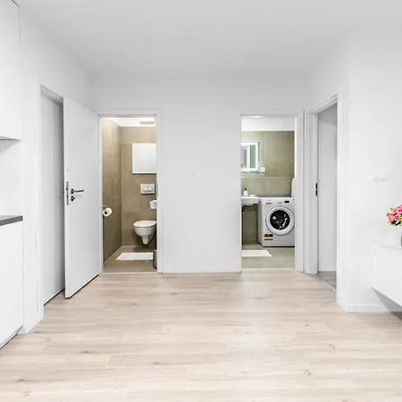 Apartmán Rendez - Big 70m2 Apartment, Fresh New, Parking Included, Air-conditioned, Balcony Raca