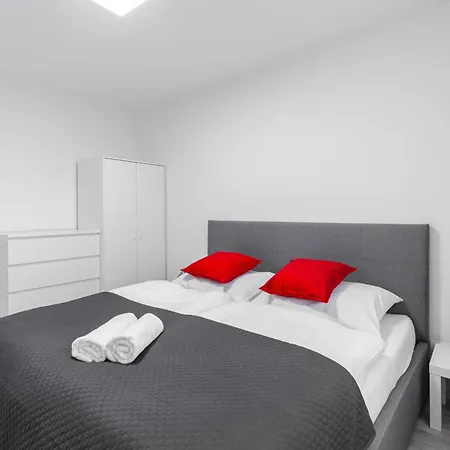 Apartmán Rendez - Big 70m2 Apartment, Fresh New, Parking Included, Air-conditioned, Balcony *