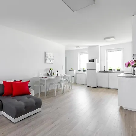 Rendez - 2 Bedroom Apartment, Big 85m2, Fresh New, With Parking Included, Air-conditioned, 2xbalcony Apartment Raca