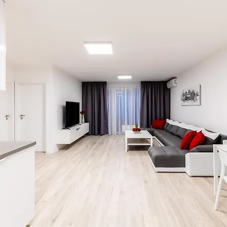 Rendez - 2 Bedroom Apartment, Big 85m2, Fresh New, With Parking Included, Air-conditioned, 2xbalcony * Raca