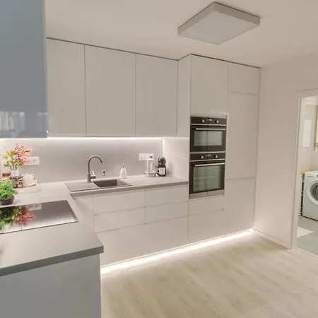 Lejlighed Rendez - Big 70m2 Apartment, Fresh New, Parking Included, Air-conditioned, Balcony Raca