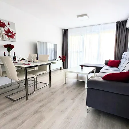 Rendez - Big 70m2 Apartment, Fresh New, Parking Included, Air-conditioned, Balcony Lejlighed