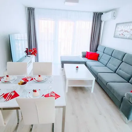 Rendez - Big 70m2 Apartment, Fresh New, Parking Included, Air-conditioned, Balcony Lejlighed *