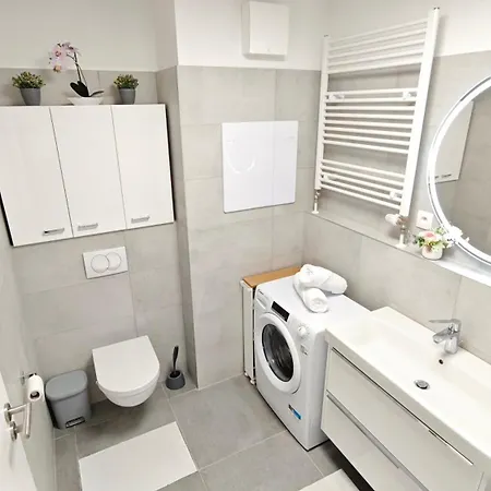 Rendez - Big 70m2 Apartment, Fresh New, Parking Included, Air-conditioned, Balcony Lejlighed *