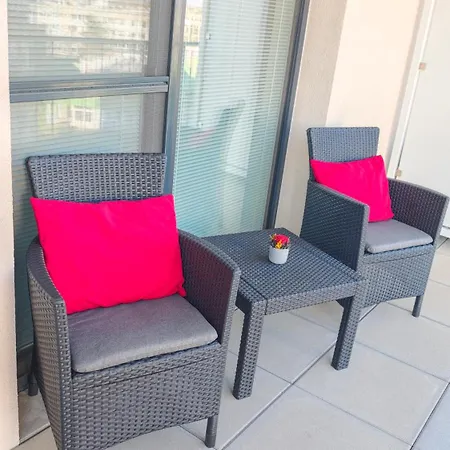Apartmán Rendez - Big 70m2 Apartment, Fresh New, Parking Included, Air-conditioned, Balcony