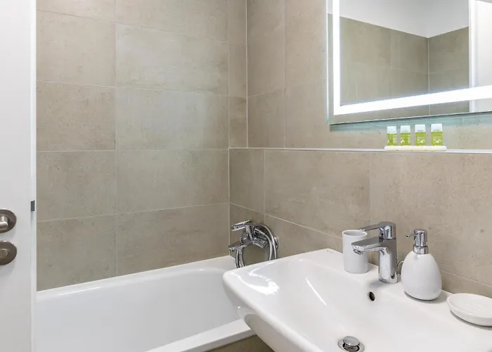 Apartment Rendez - Big 70M2 Apartment, Fresh New, Parking Included, Air-Conditioned, Balcony